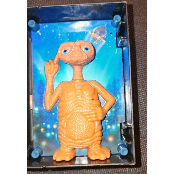 E.T. The Extra-Terrestrial Limited Edition VHS Tape Toy Universal Light Up - Picture 8 of 11